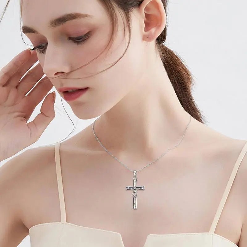 Jesus Cross Necklace Sterling Silver. - Málle